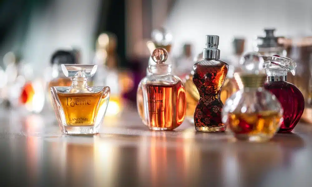Brume corporelle ou parfum : quelles différences et quel choix pour vous ?